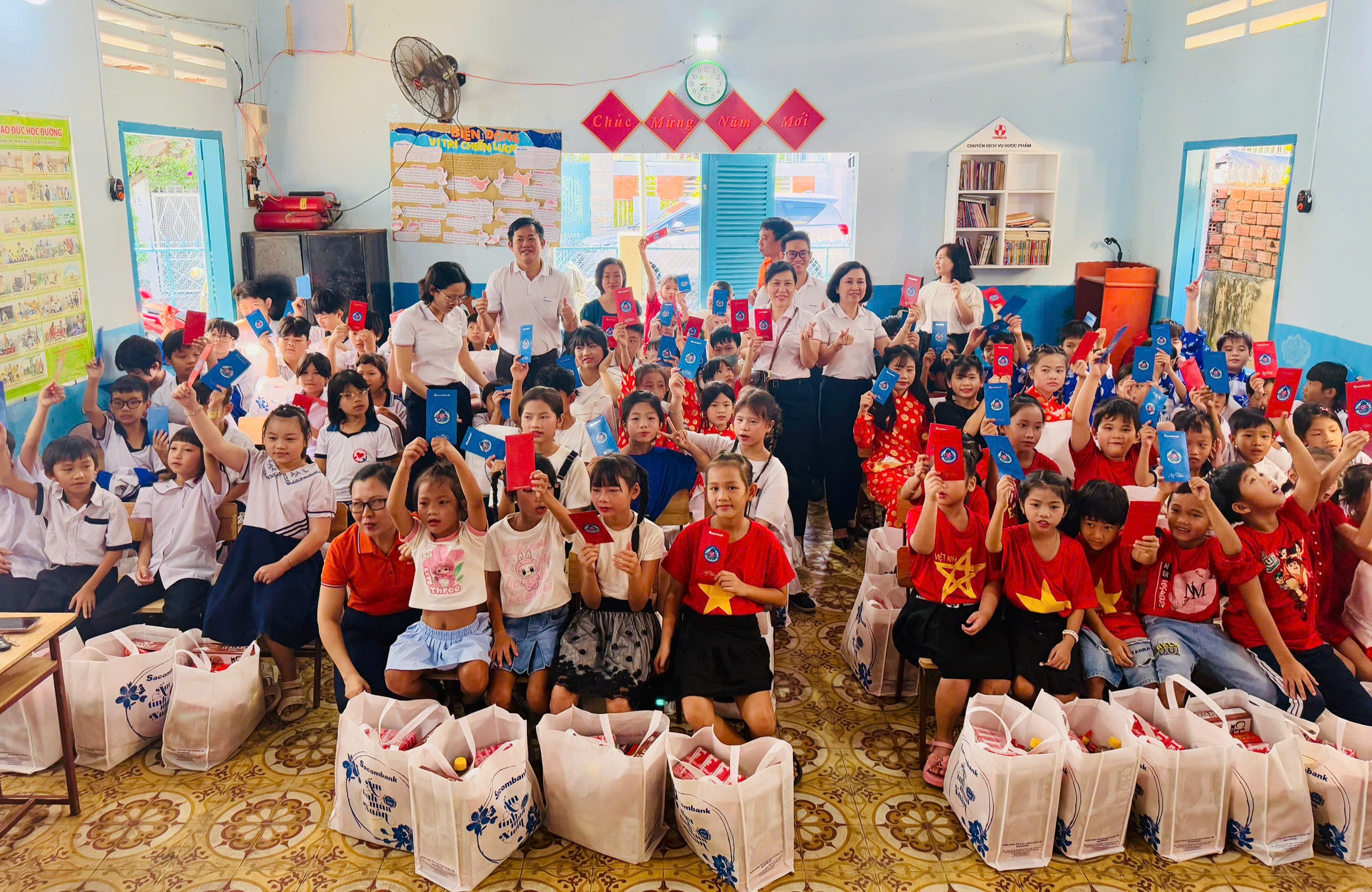 Không khí Tết ngập tràn tại Trường Tình thương (TP. Phan Thiết, Bình Thuận) Không khí Tết ngập tràn tại Trường Tình thương (TP. Phan Thiết, Bình Thuận)