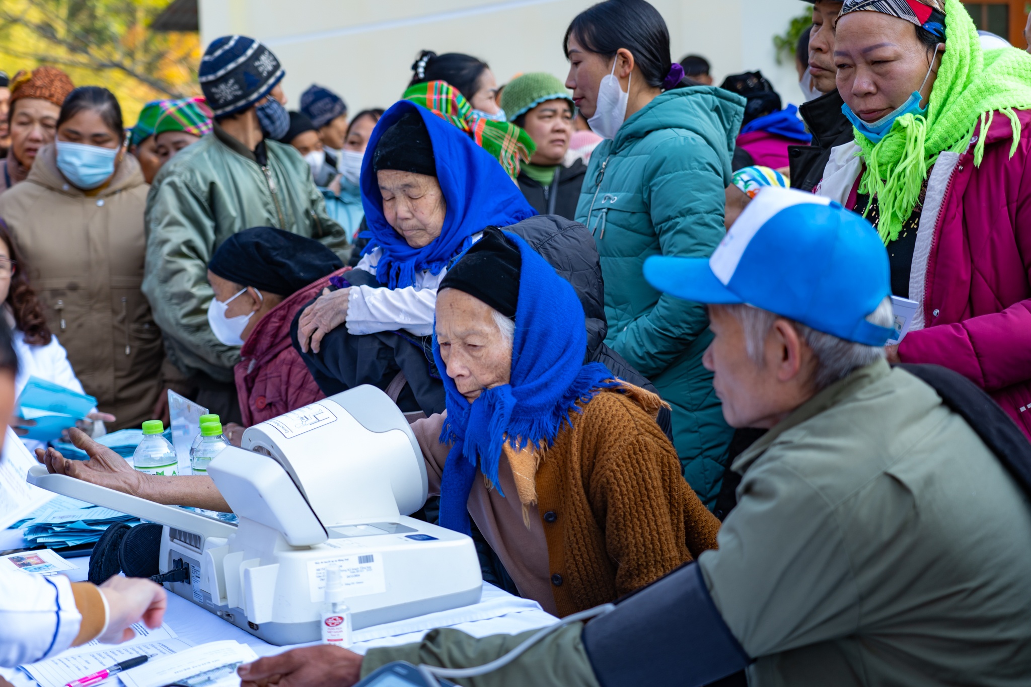 Chương trình tổ chức khám bệnh, cấp thuốc miễn phí cho bà con Chương trình tổ chức khám bệnh, cấp thuốc miễn phí cho bà con