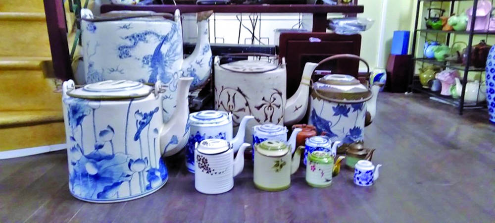 Những chiếc ấm tích trong bộ sưu tập của nhà văn Những chiếc ấm tích trong bộ sưu tập của nhà văn