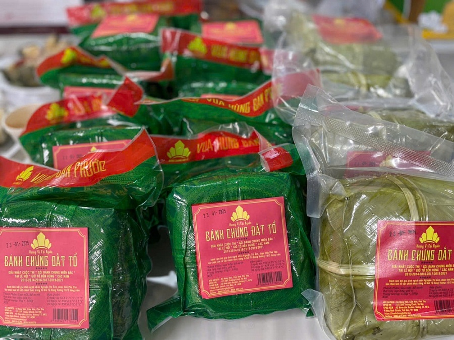 Người dân thỏa sức mua sắm nông đặc sản Người dân thỏa sức mua sắm nông đặc sản