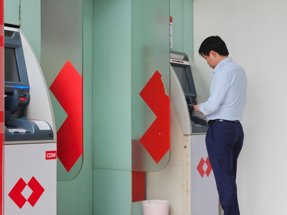Người dân rút ATM thưa thớt thời điểm cận Tết