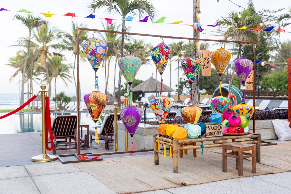 Những phiên “Chợ Quê Tết”, không chỉ mang lại du khách trải nghiệm ẩm thực hấp dẫn mà còn là nơi để mọi người tìm về những ký ức xưa.