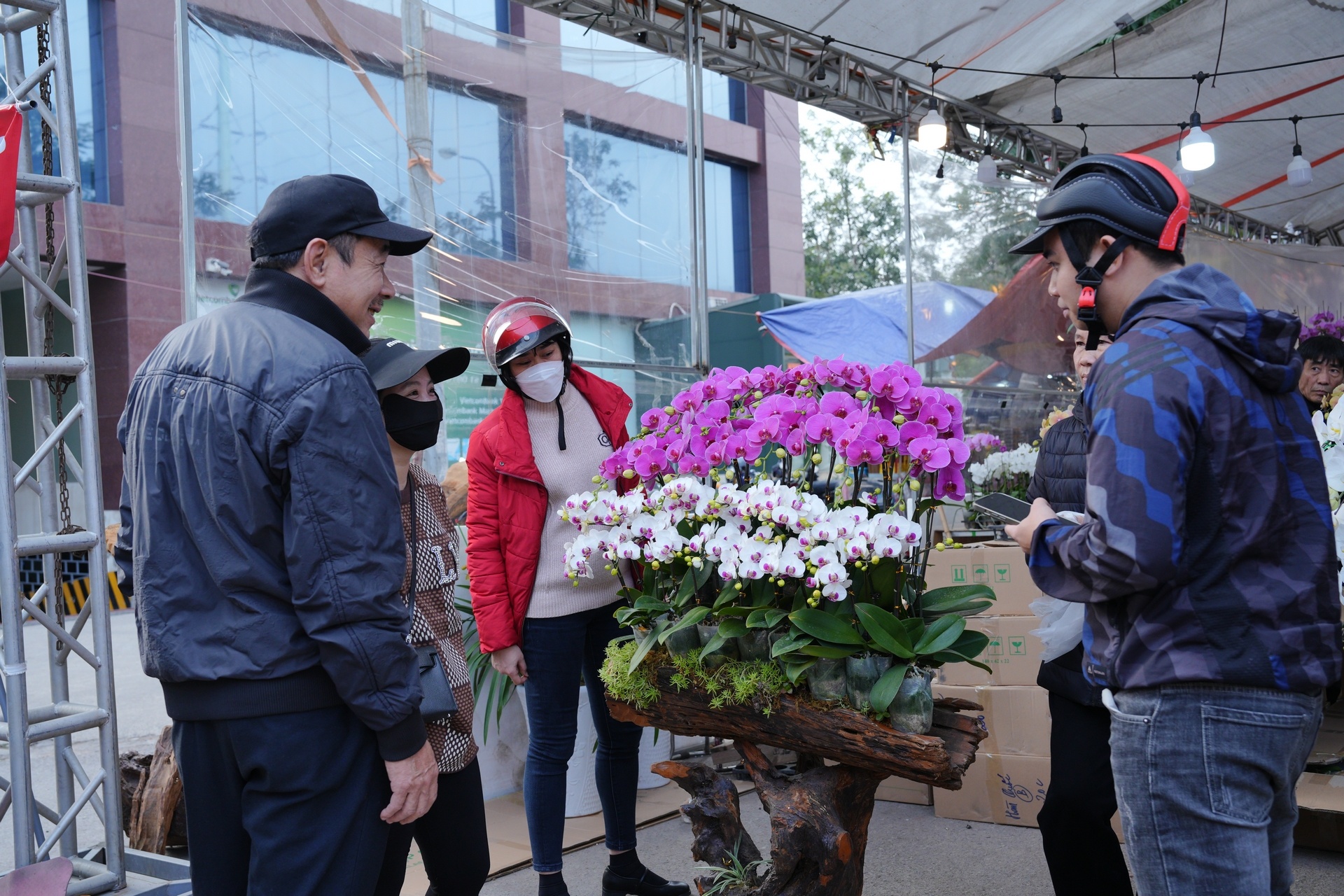 Chợ hoa xuân nhộn nhịp những ngày cận Tết Chợ hoa xuân nhộn nhịp những ngày cận Tết