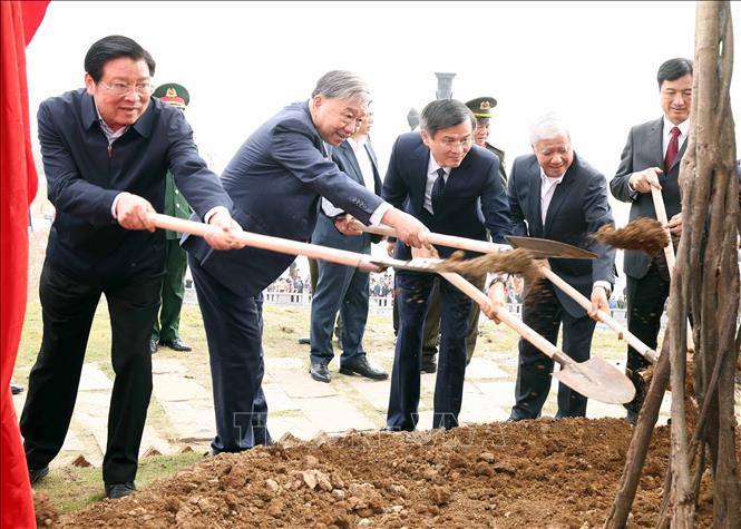 Tổng Bí thư Tô Lâm dự lễ phát động 'Tết trồng cây đời đời nhớ ơn Bác Hồ'- Ảnh 3. Tổng Bí thư Tô Lâm dự lễ phát động 'Tết trồng cây đời đời nhớ ơn Bác Hồ'- Ảnh 3.