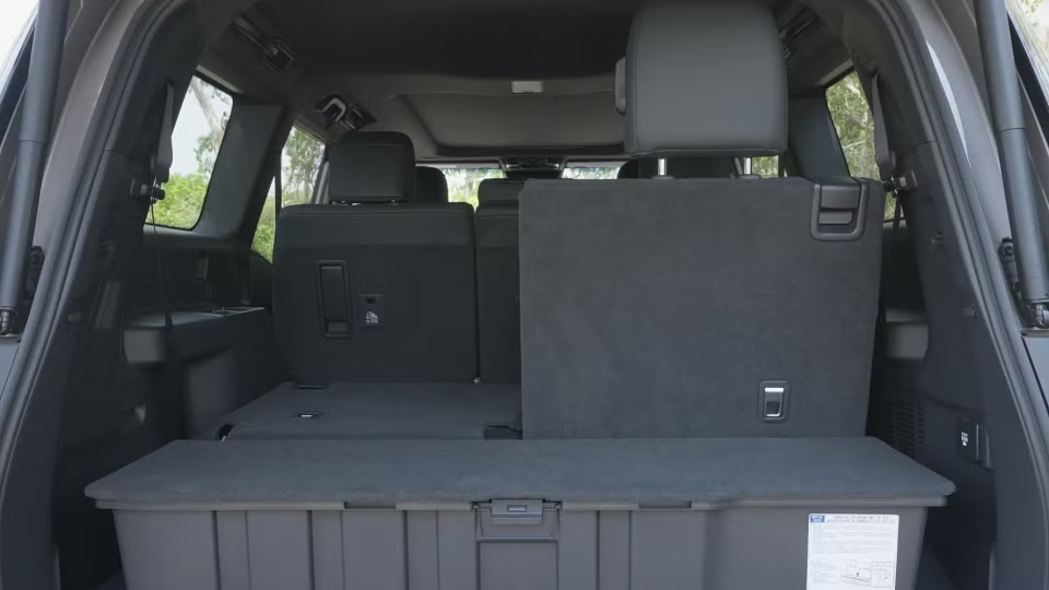 Suzuki Jimny bản 5 cửa ra mắt: Cabin rộng hơn, ghế êm hơn bản 3 cửa đang bán ở Việt Nam, phụ kiện mới lấy cảm hứng từ Toyota Prado- Ảnh 4.