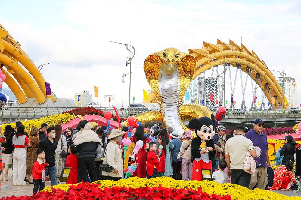 undefined Đà Nẵng - Du lịch Tết Ất Tỵ 2025 lượng khách tăng mạnh