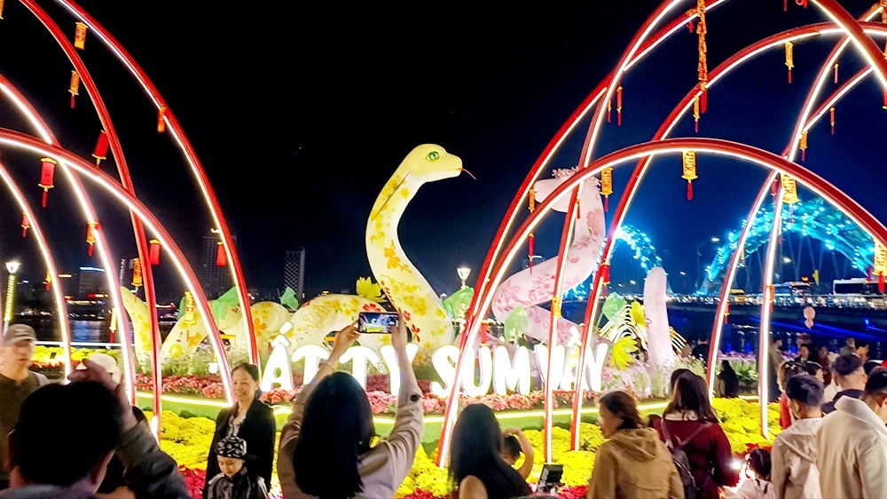 undefined Đà Nẵng - Du lịch Tết Ất Tỵ 2025 lượng khách tăng mạnh