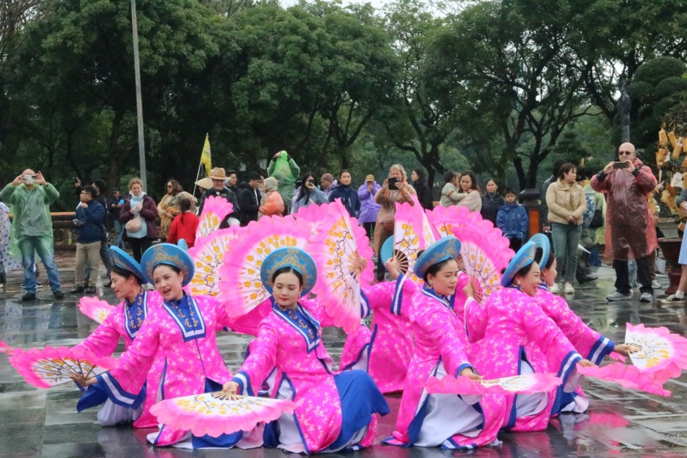 Đại Nội Huế với nhiều chương trình nghệ thuật thu hút du khách đến tham quan đầu năm 