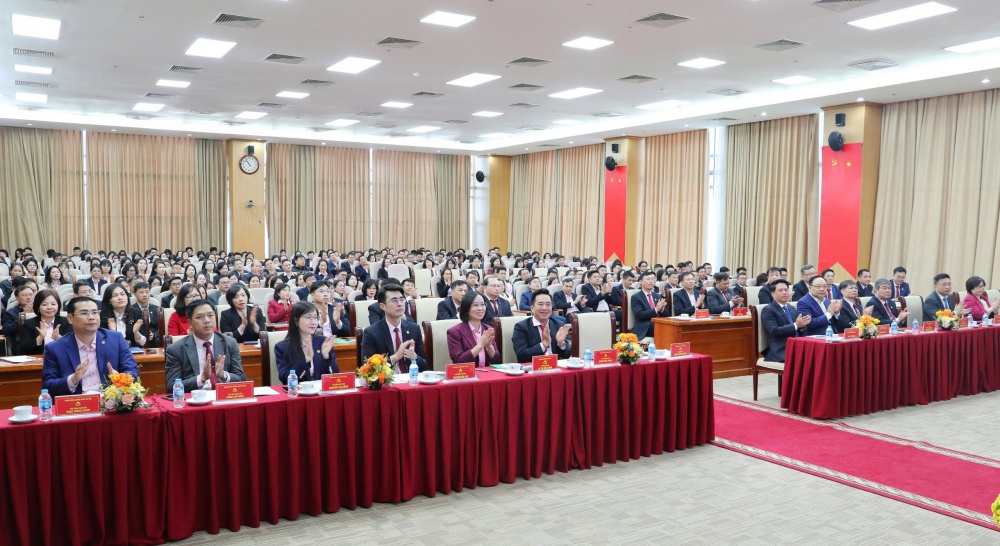 Quang cảnh buổi giao ban trực tuyến tại điểm cầu Hội sở chính