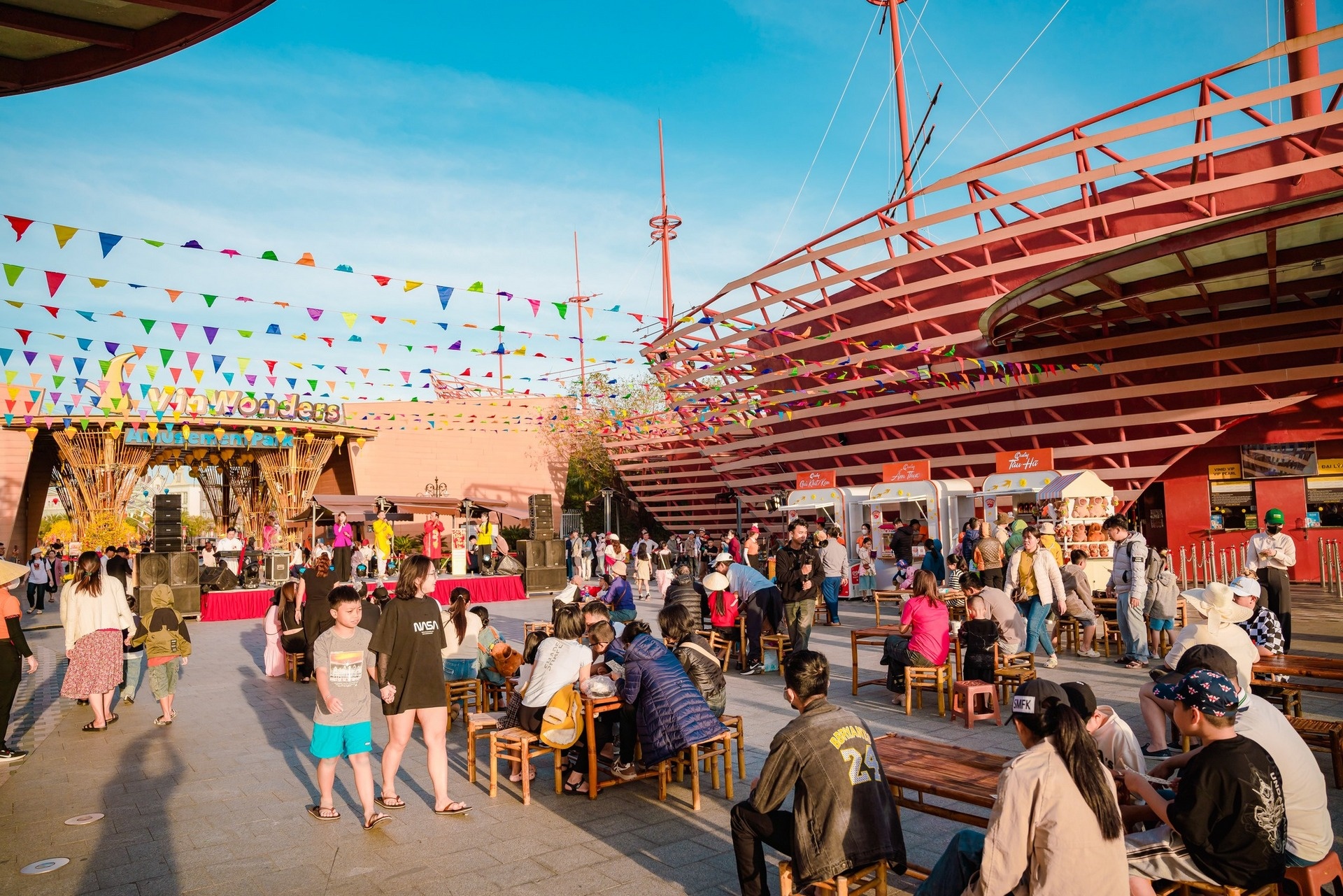 6 ngày, hơn 11 triệu lượt khách: “Vũ trụ Vin” lại khiến “thiên hạ phải trầm trồ”