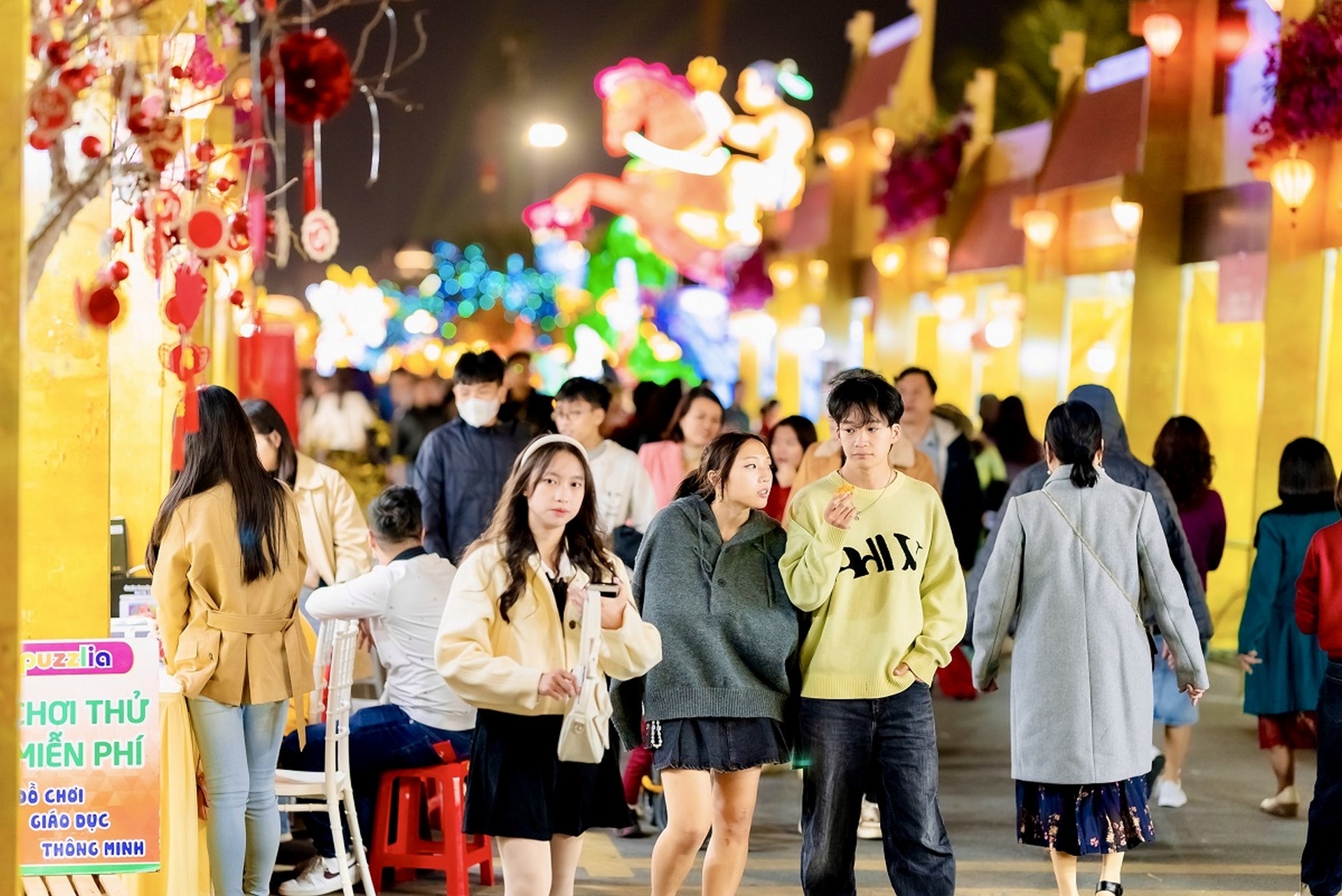 6 ngày, hơn 11 triệu lượt khách: “Vũ trụ Vin” lại khiến “thiên hạ phải trầm trồ”