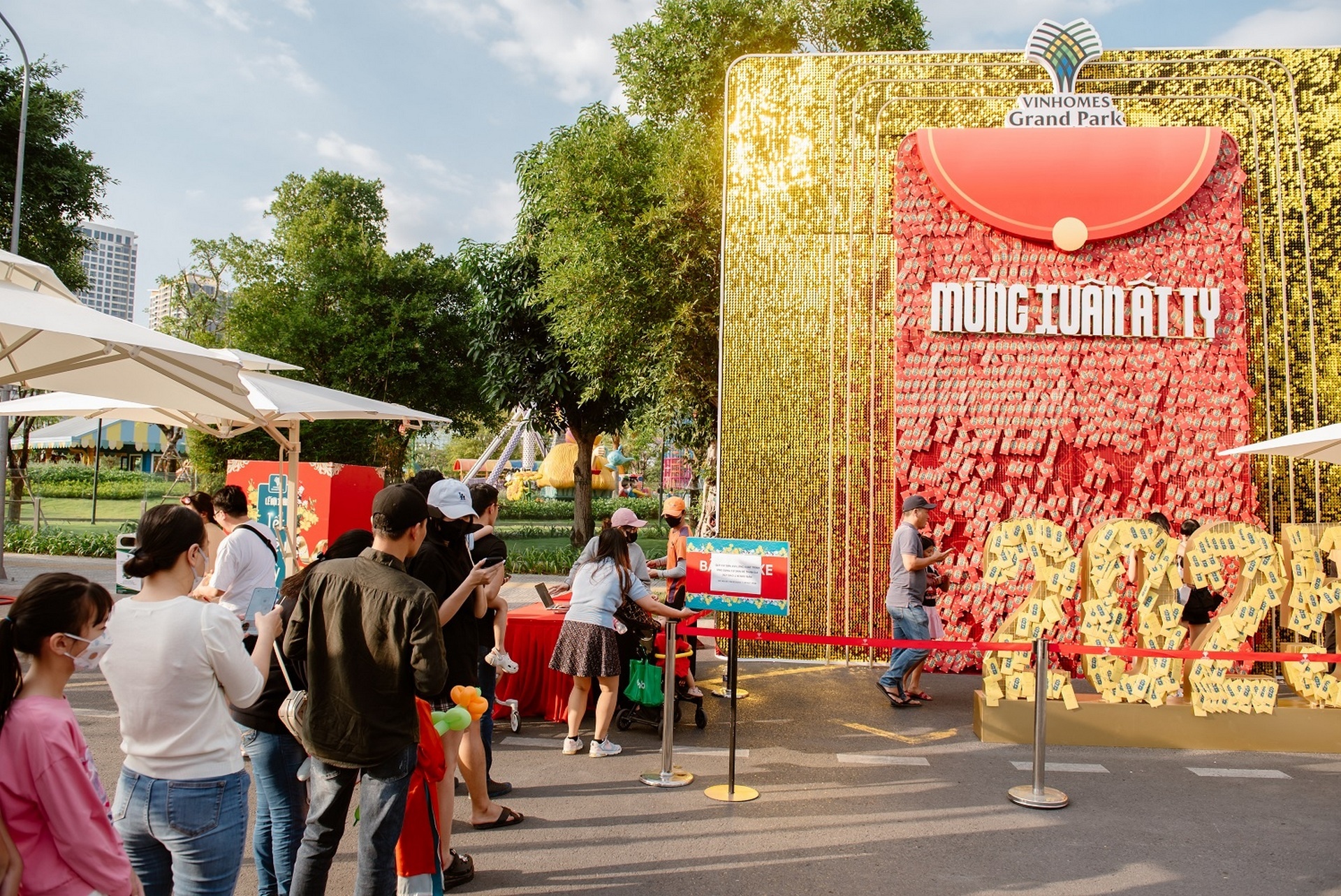 6 ngày, hơn 11 triệu lượt khách: “Vũ trụ Vin” lại khiến “thiên hạ phải trầm trồ”