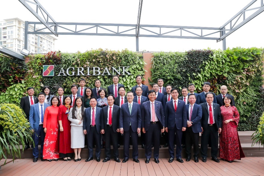 Lãnh đạo NHNN thăm và chúc Tết Agribank đầu năm mới Ất Tỵ 2025