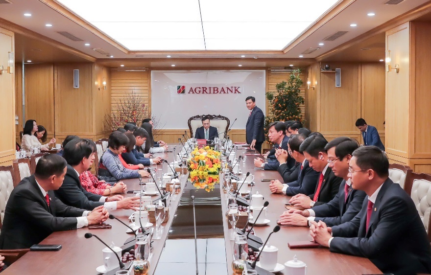 Lãnh đạo NHNN thăm và chúc Tết Agribank đầu năm mới Ất Tỵ 2025