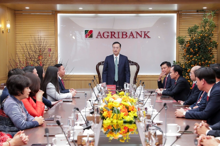 Lãnh đạo NHNN thăm và chúc Tết Agribank đầu năm mới Ất Tỵ 2025