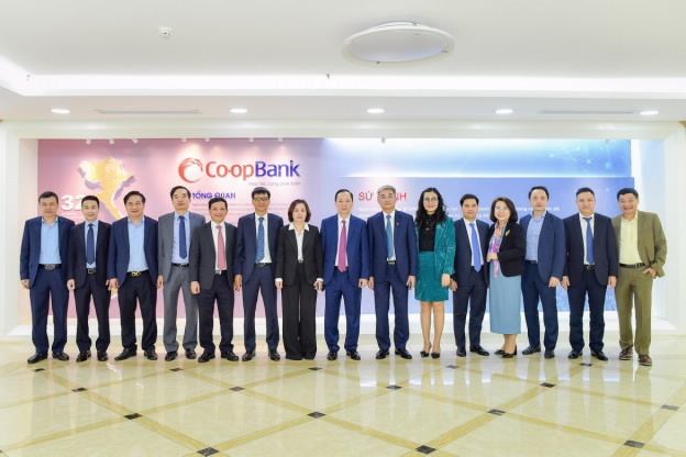 Phó Thống đốc thường trực Đào Minh Tú và Ban lãnh đạo Co-opBank