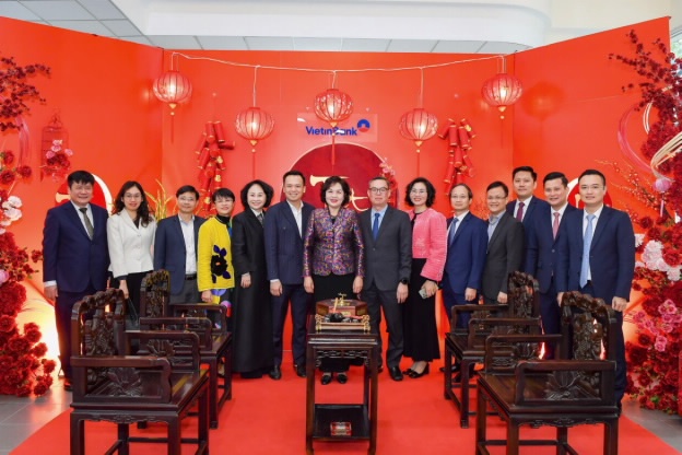 Thống đốc Nguyễn Thị Hồng thăm và chúc mừng năm mới VietinBank