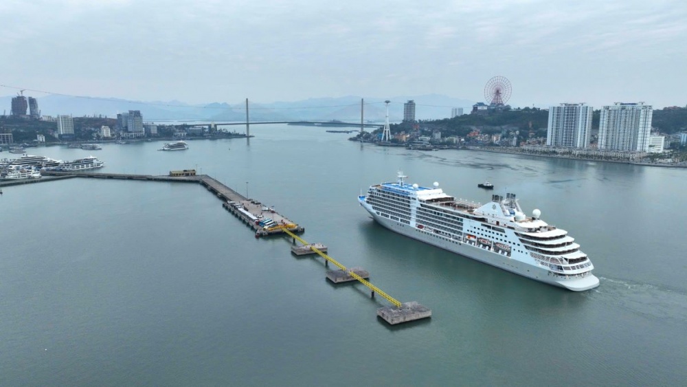 Chuyến tàu xông đất Hạ Long đúng ngày mùng 1 Tết chở gần 500 du khách Âu, Mỹ Chuyến tàu xông đất Hạ Long đúng ngày mùng 1 Tết chở gần 500 du khách Âu, Mỹ