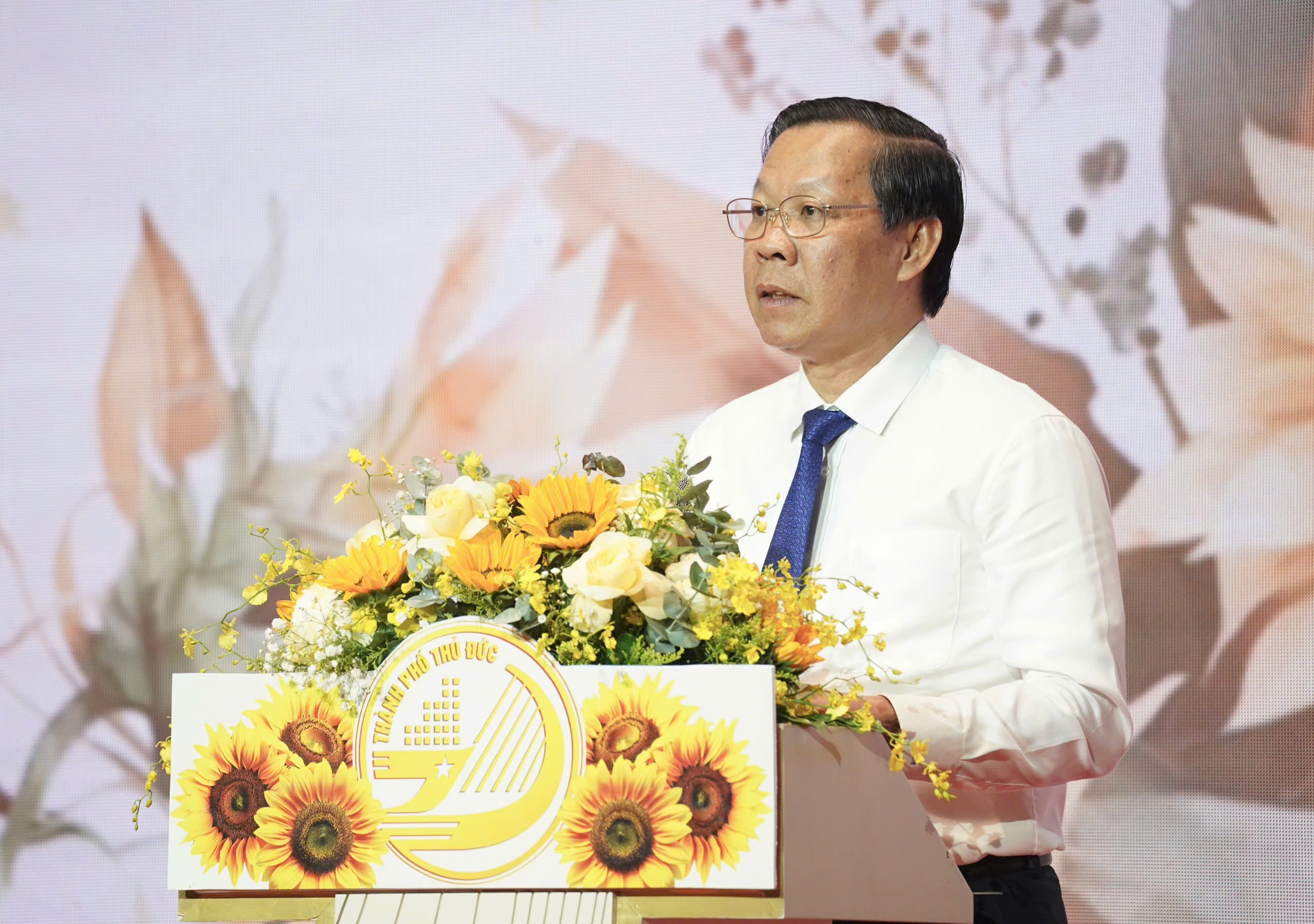 Ông Phan Văn Mãi, Chủ tịch UBND TP. Hồ Chí Minh phát biểu chỉ đạo tại Hội nghị.