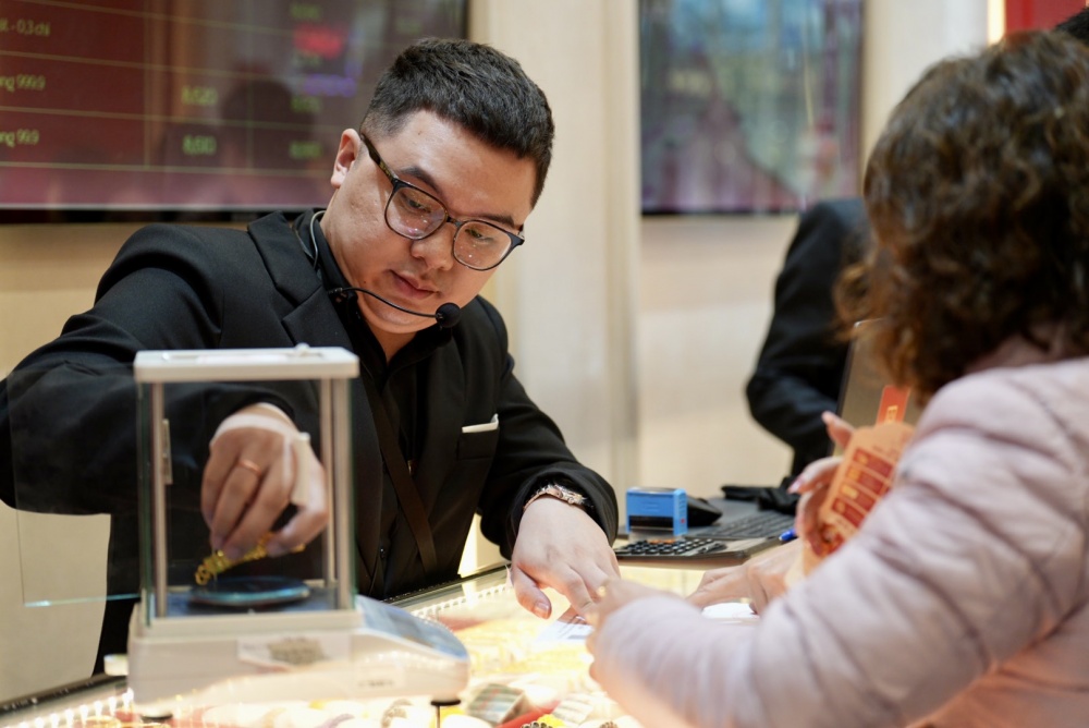 Do lường khối lượng các sản phẩm vàng trang sức là công đoạ vô cùng quan trọng Do lường khối lượng các sản phẩm vàng trang sức là công đoạ vô cùng quan trọng