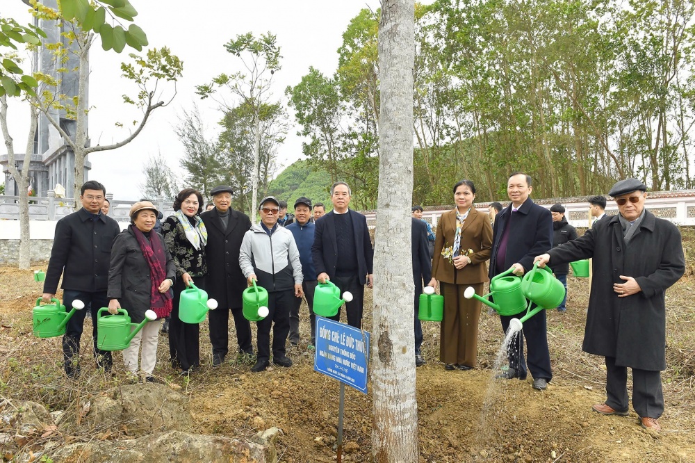 Phát động Tết trồng cây và chương trình chung tay xóa 1.000 căn nhà tạm, nhà dột nát trong Ngành Ngân hàng Phát động Tết trồng cây và chương trình chung tay xóa 1.000 căn nhà tạm, nhà dột nát trong Ngành Ngân hàng