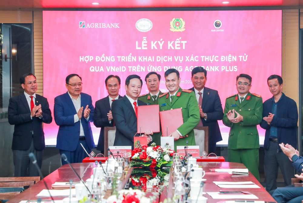 Agribank đã triển khai dịch vụ xác thực điện tử qua VNeID trên ứng dụng Agribank Plus, giúp tối ưu hóa trải nghiệm khách hàng