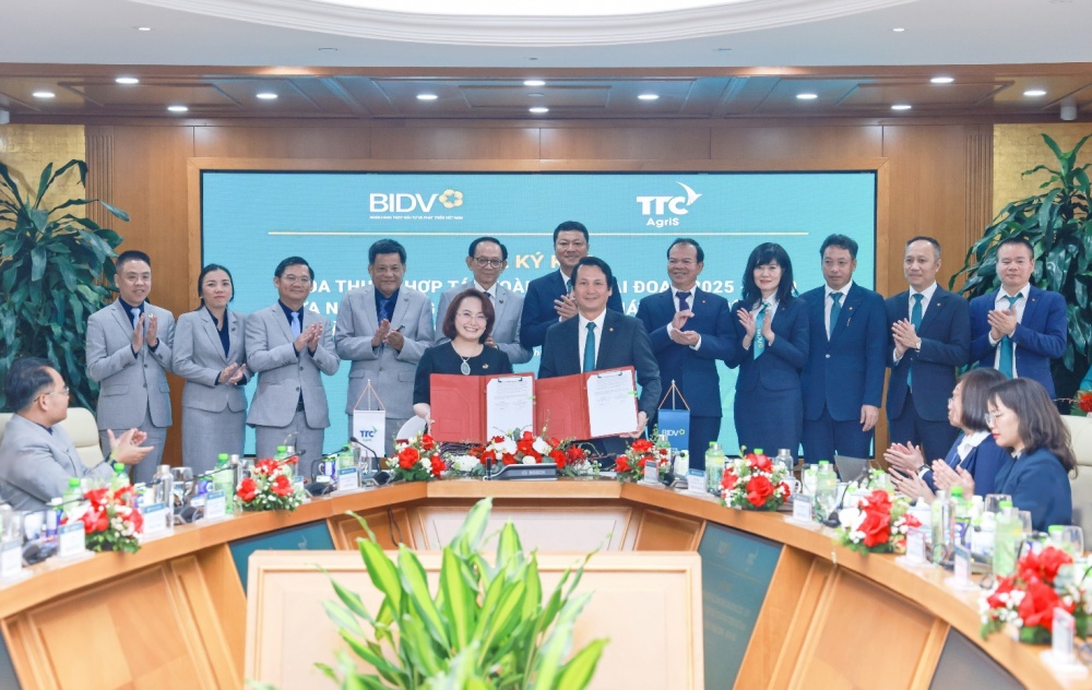 Phó Tổng Giám đốc BIDV Trần Long và Chủ tịch HĐQT TTC AgriS Đặng Huỳnh Ức My đại diện hai đơn vị ký Thoả thuận Hợp tác toàn diện Phó Tổng Giám đốc BIDV Trần Long và Chủ tịch HĐQT TTC AgriS Đặng Huỳnh Ức My đại diện hai đơn vị ký Thoả thuận Hợp tác toàn diện