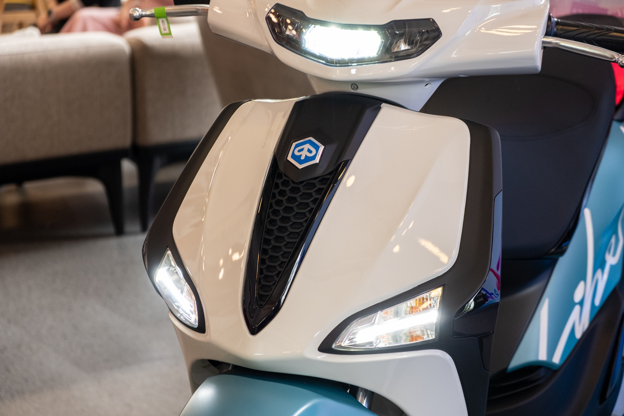 Piaggio Liberty 2025 ra mắt Việt Nam: Giá từ 57,5 triệu, dáng nam tính hơn, đấu Honda SH Mode- Ảnh 8. Piaggio Liberty 2025 ra mắt Việt Nam: Giá từ 57,5 triệu, dáng nam tính hơn, đấu Honda SH Mode- Ảnh 8.