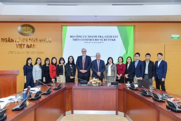 Các đại biểu chụp ảnh kỷ niệm