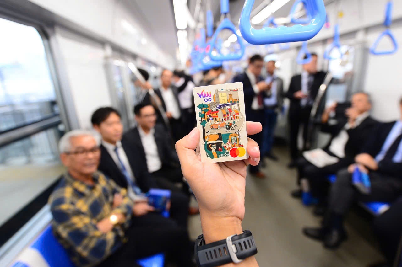  Người dân di chuyển thuận tiện tại metro số 1 với thẻ VikkiGO