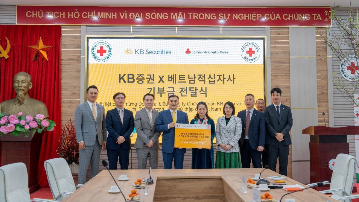 Công ty Chứng khoán KB tài trợ 150.000.000 won (tương đương với 2,5 tỷ đồng) cho dự án Cầu vồng tại Hội Chữ thập đỏ Việt Nam