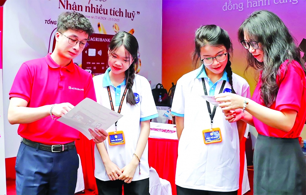 Ngân hàng vẫn có nhu cầu cao và cạnh tranh trong tuyển dụng nhân sự các mảng công việc yêu cầu chuyên môn công nghệ cao Ngân hàng vẫn có nhu cầu cao và cạnh tranh trong tuyển dụng nhân sự các mảng công việc yêu cầu chuyên môn công nghệ cao