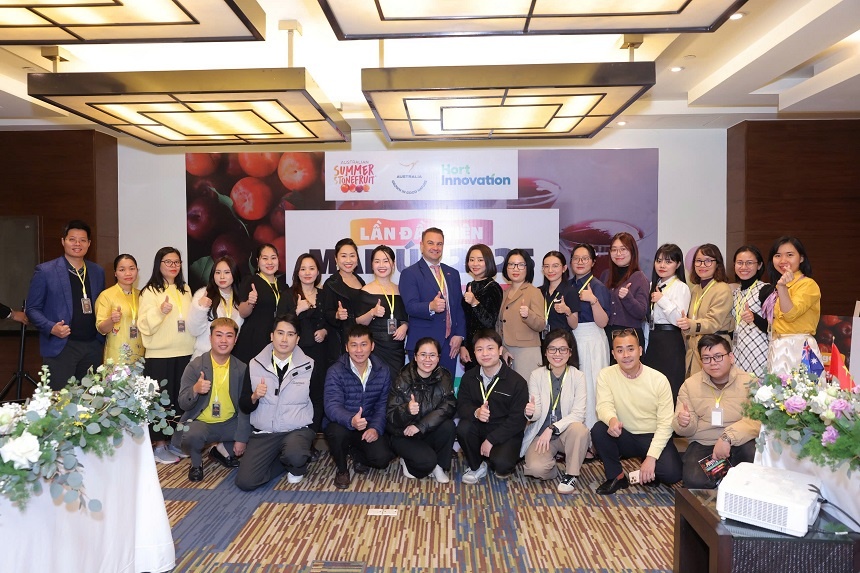 Gần 40 khách tham dự, bao gồm đại diện thuộc Cơ quan Thương mại và Đầu tư Chính phủ Australia (Austrade), Cán bộ hỗ trợ (Nông nghiệp), Bộ Nông nghiệp, Thủy sản và Lâm nghiệp Úc, các nhà nhập khẩu -bán lẻ mận Úc tại Việt Nam và các KOL/KOC đam mê thực phẩm sạch và lối sống lành mạnh. Gần 40 khách tham dự, bao gồm đại diện thuộc Cơ quan Thương mại và Đầu tư Chính phủ Australia (Austrade), Cán bộ hỗ trợ (Nông nghiệp), Bộ Nông nghiệp, Thủy sản và Lâm nghiệp Úc, các nhà nhập khẩu -bán lẻ mận Úc tại Việt Nam và các KOL/KOC đam mê thực phẩm sạch và lối sống lành mạnh.