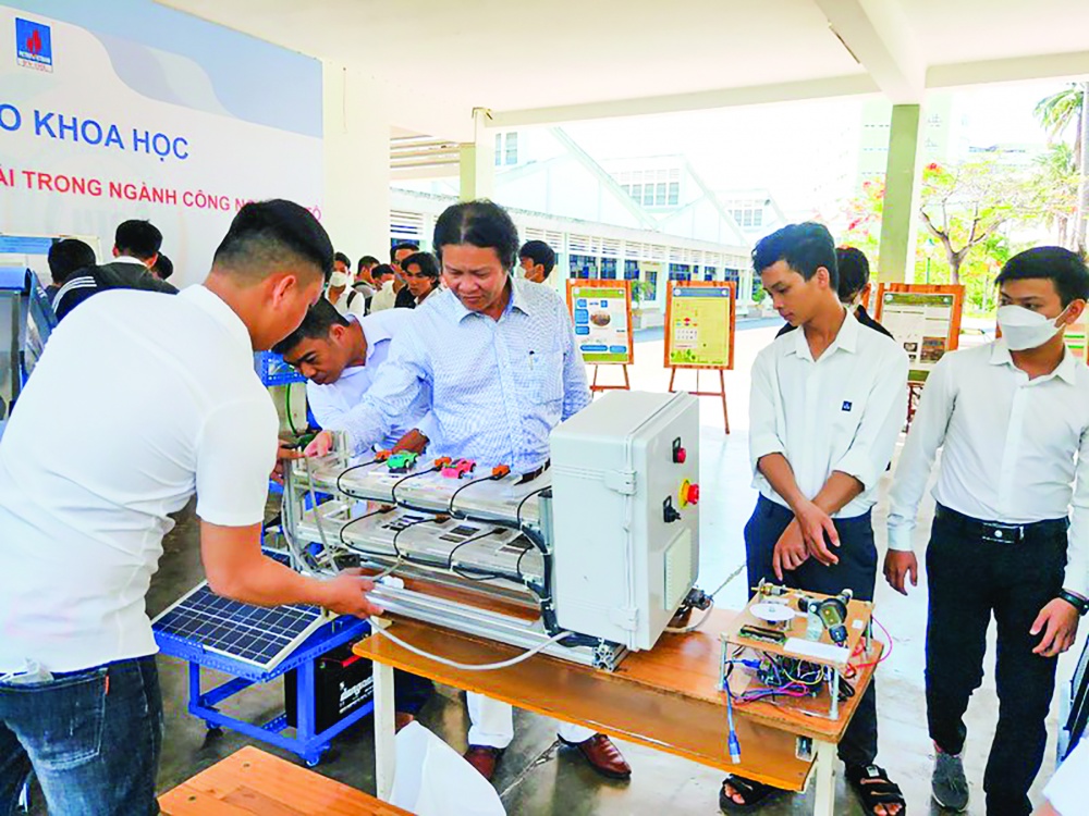 Việc hoàn thiện các cơ chế pháp lý, tạo ra môi trường thuận lợi cho doanh nghiệp khởi nghiệp sáng tạo là một nhiệm vụ cấp bách Việc hoàn thiện các cơ chế pháp lý, tạo ra môi trường thuận lợi cho doanh nghiệp khởi nghiệp sáng tạo là một nhiệm vụ cấp bách