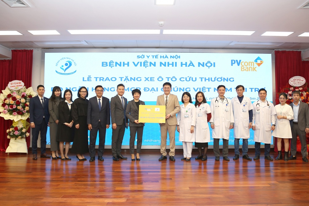 PVcomBank tài trợ 2 xe cứu thương cho Bệnh viện Nhi Hà Nội PVcomBank tài trợ 2 xe cứu thương cho Bệnh viện Nhi Hà Nội