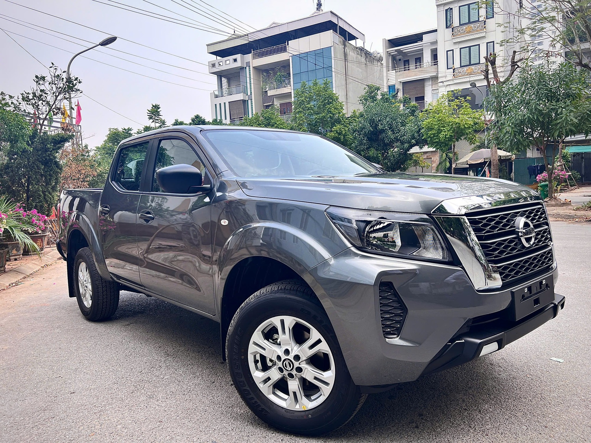 Nissan Navara giảm hơn 80 triệu tại đại lý: Giá thực tế rẻ nhất phân khúc, tăng sức cạnh tranh với Triton, Hilux- Ảnh 2. Nissan Navara giảm hơn 80 triệu tại đại lý: Giá thực tế rẻ nhất phân khúc, tăng sức cạnh tranh với Triton, Hilux- Ảnh 2.
