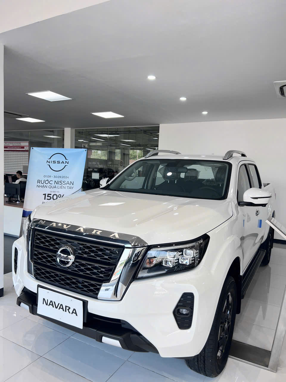Nissan Navara giảm hơn 80 triệu tại đại lý: Giá thực tế rẻ nhất phân khúc, tăng sức cạnh tranh với Triton, Hilux- Ảnh 5. Nissan Navara giảm hơn 80 triệu tại đại lý: Giá thực tế rẻ nhất phân khúc, tăng sức cạnh tranh với Triton, Hilux- Ảnh 5.