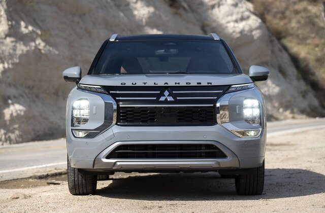 Mitsubishi Outlander 2025 chốt giá quy đổi từ 755 triệu đồng: Màn hình lớn, loa xịn, giảm hẳn độ ồn cạnh tranh CR-V- Ảnh 2. Mitsubishi Outlander 2025 chốt giá quy đổi từ 755 triệu đồng: Màn hình lớn, loa xịn, giảm hẳn độ ồn cạnh tranh CR-V- Ảnh 2.