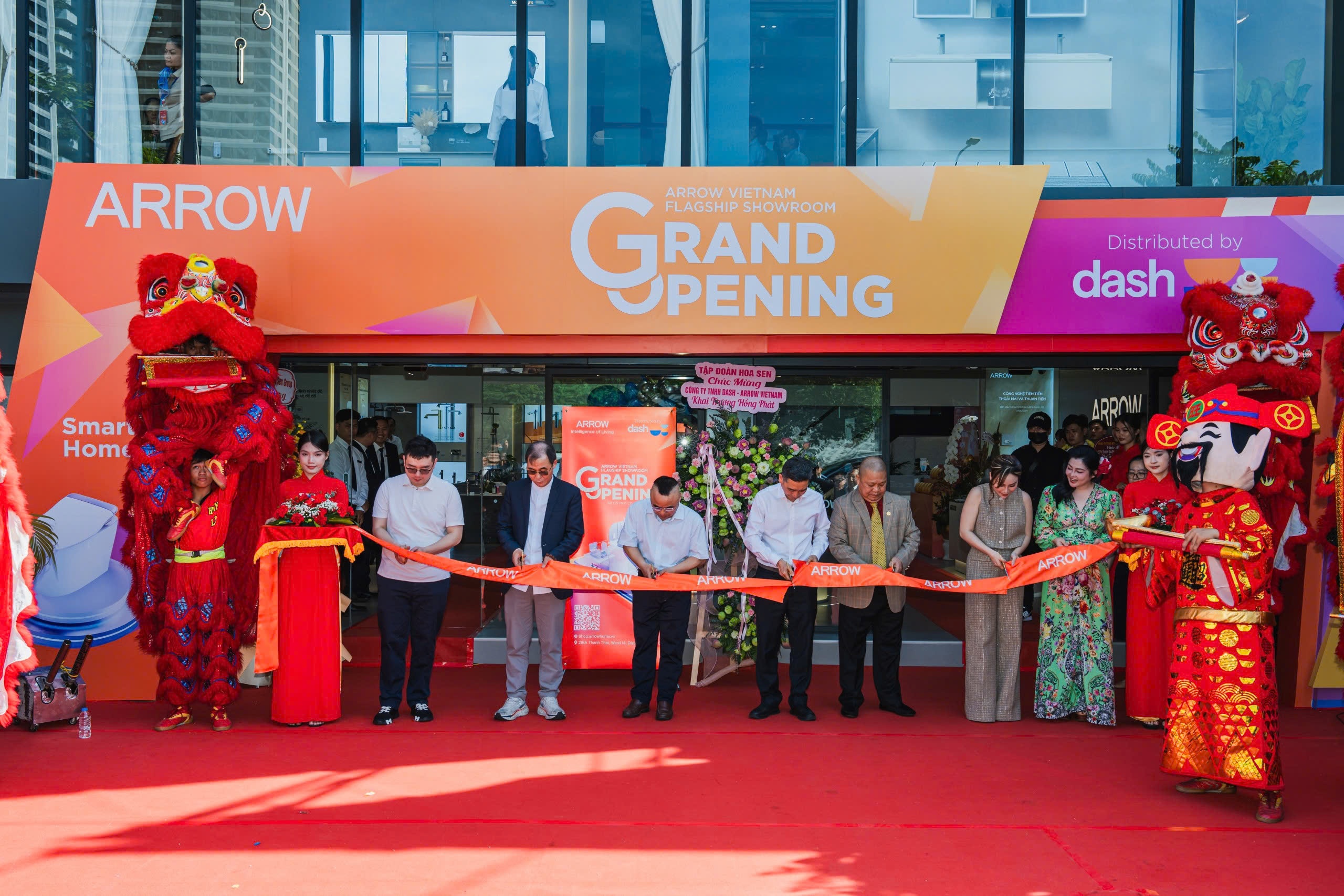 Showroom ARROW có quy mô lớn tọa lạc tại ngã ba Thành Thái - Tô Hiến Thành (Quận 10) - Cung đường VLXD sầm uất bậc nhất tại TP HCM