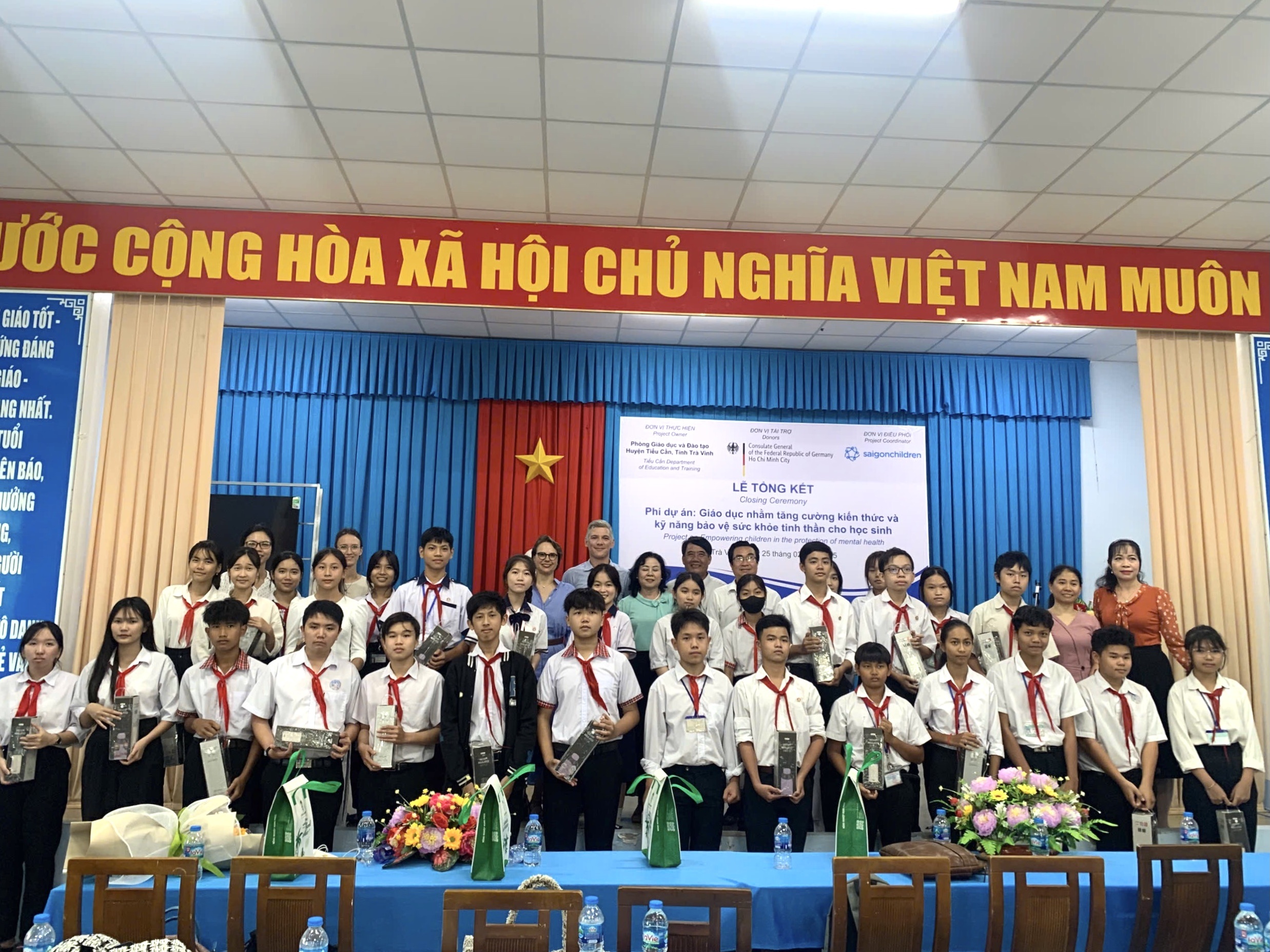 lễ tổng kết phi dự án “Giáo dục nhằm tăng cường kiến thức và kỹ năng bảo vệ sức khỏe tinh thần cho học sinh” 