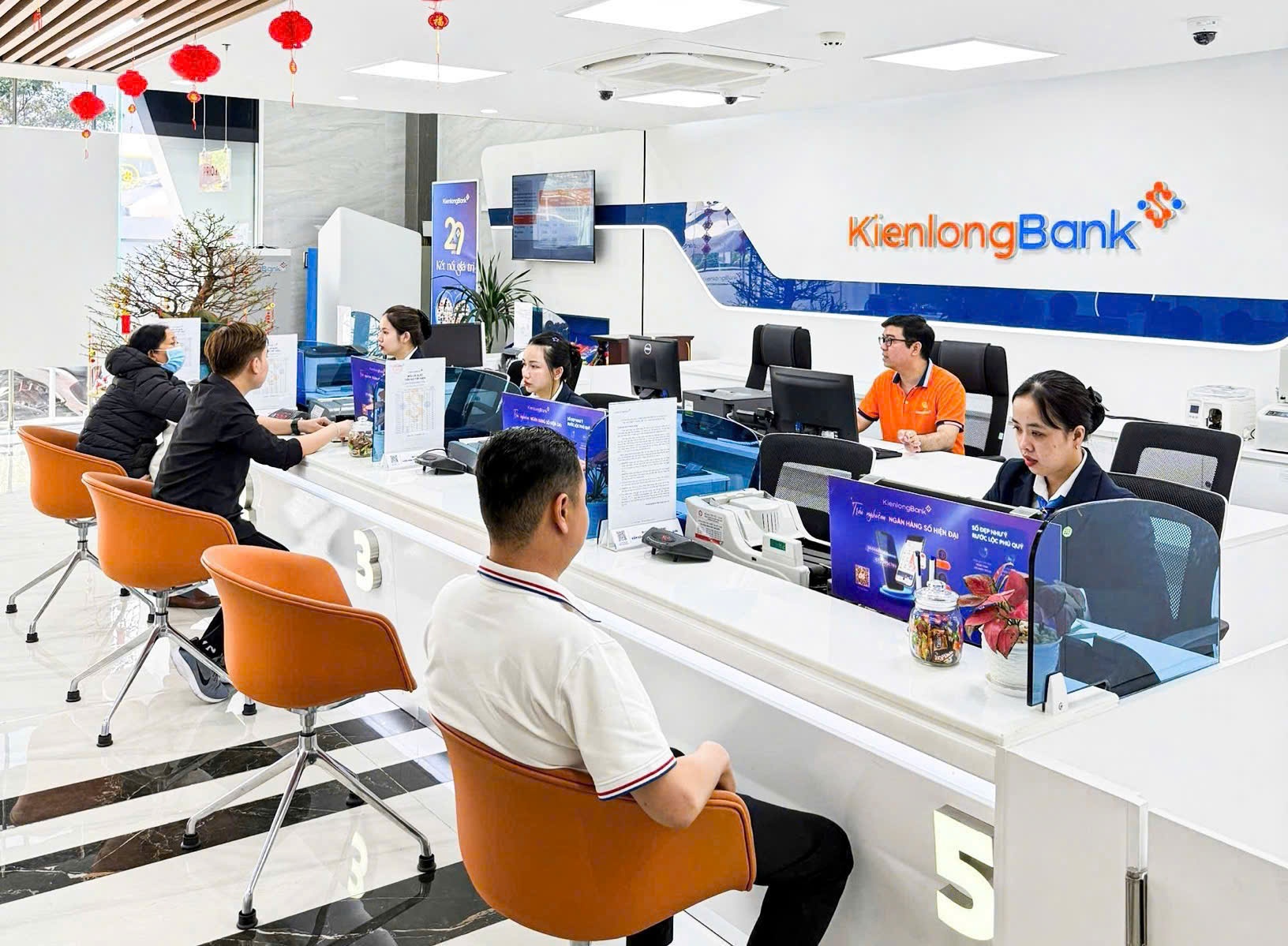 KienlongBank: Từ chuyển đổi số đến đẩy mạnh chiến lược đột phá KienlongBank: Từ chuyển đổi số đến đẩy mạnh chiến lược đột phá