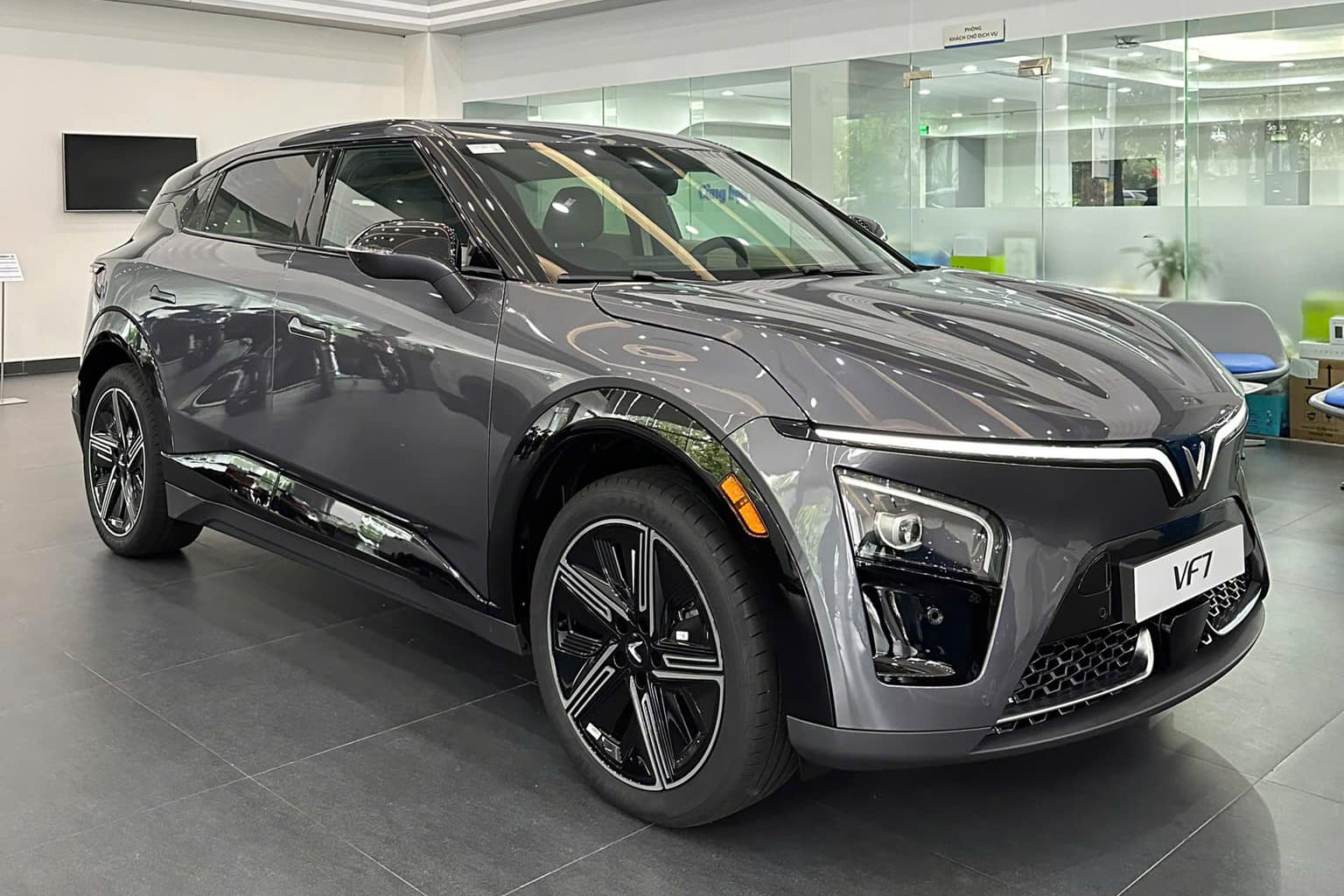 Loạt xe VinFast điều chỉnh giá từ tháng 3: VF 3 còn 299 triệu, VF 9 còn gần 1,5 tỷ, đều kèm pin, miễn phí sạc đến hết 2027- Ảnh 3. Loạt xe VinFast điều chỉnh giá từ tháng 3: VF 3 còn 299 triệu, VF 9 còn gần 1,5 tỷ, đều kèm pin, miễn phí sạc đến hết 2027- Ảnh 3.