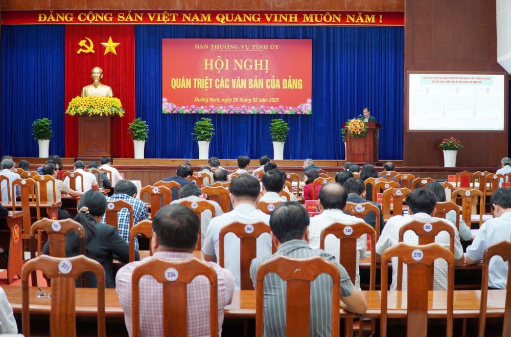 Tỉnh ủy Quảng Nam tổ chức hội nghị quán triệt các văn bản của Đảng theo hình thức trực tiếp kết hợp trực tuyến Tỉnh ủy Quảng Nam tổ chức hội nghị quán triệt các văn bản của Đảng theo hình thức trực tiếp kết hợp trực tuyến