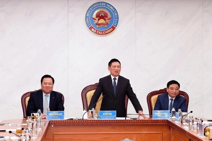 Phó Thủ tướng Hồ Đức Phớc phát biểu tại lễ chuyển giao