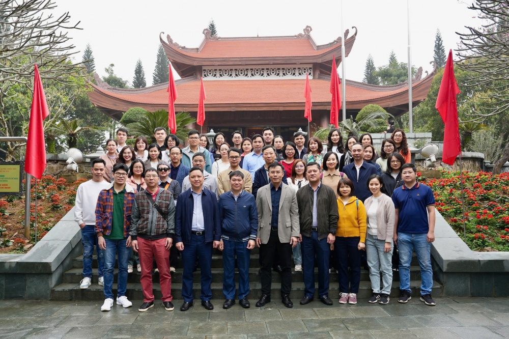 Chi bộ Vụ Tổ chức cán bộ thăm khu di tích ATK Định Hoá