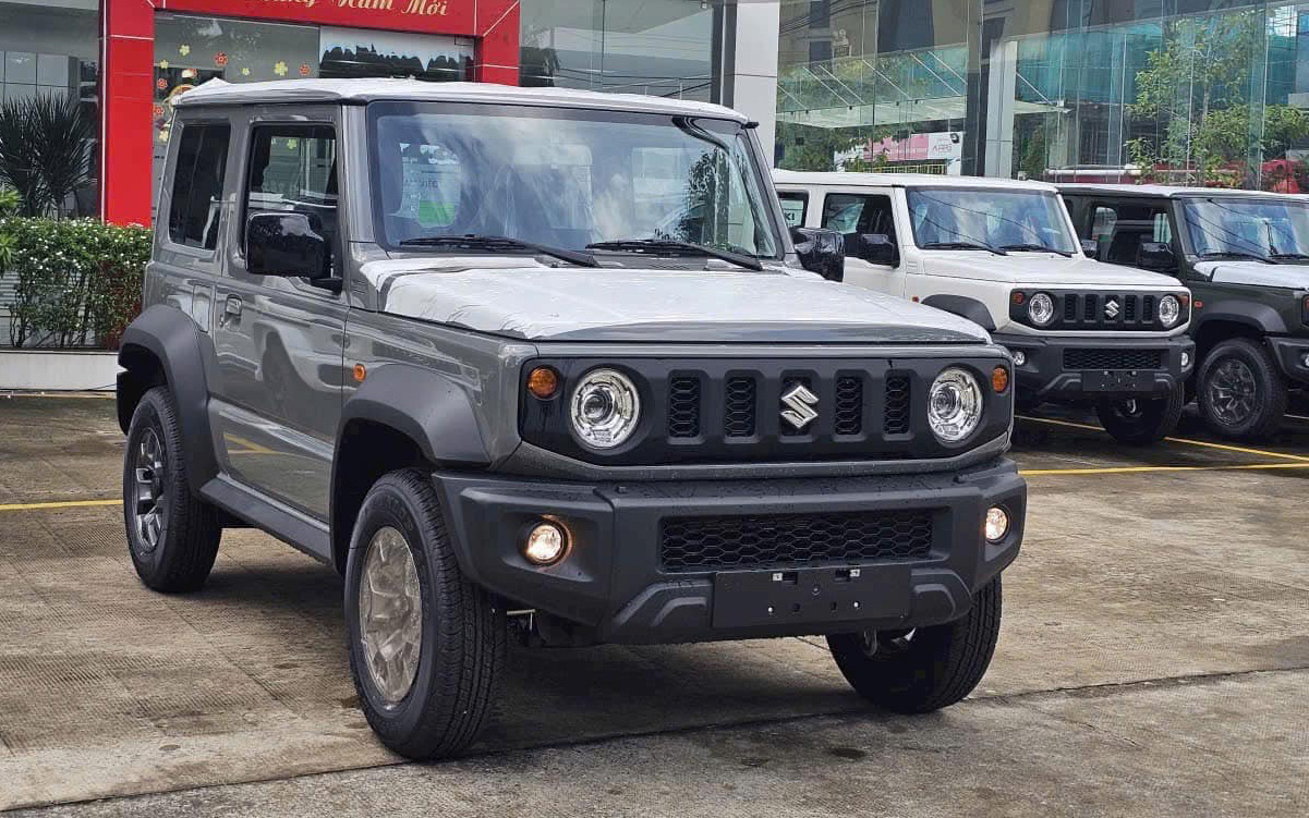 Suzuki Jimny giảm giá kỷ lục gần 100 triệu tại đại lý: Còn 690 triệu ngang Xforce bản full, người mua phải đánh đổi một điều- Ảnh 2. Suzuki Jimny giảm giá kỷ lục gần 100 triệu tại đại lý: Còn 690 triệu ngang Xforce bản full, người mua phải đánh đổi một điều- Ảnh 2.