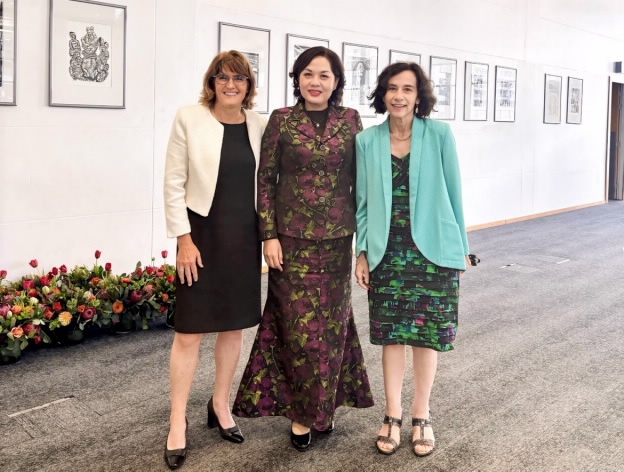 Từ trái qua phải: Thống đốc Ngân hàng Dự trữ Australia Michele Bullock, Thống đốc NHNN Việt Nam Nguyễn Thị Hồng, Thống đốc NHTW Chile Rosanna Costa