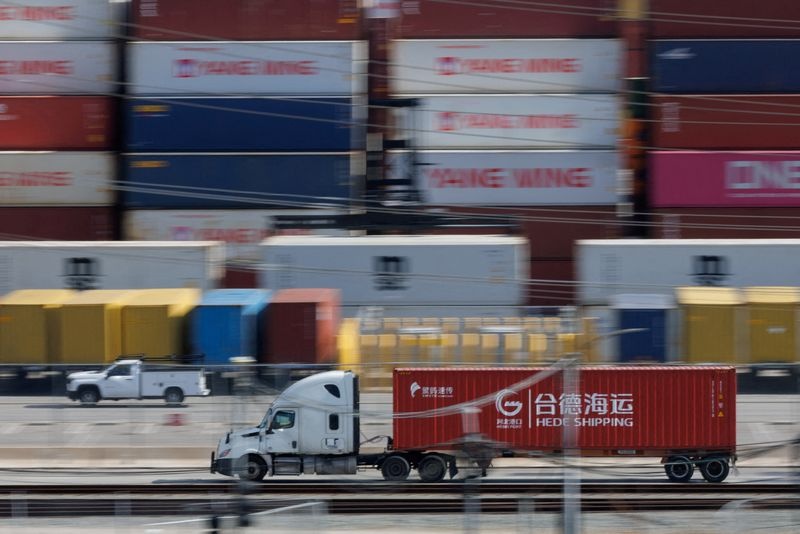 Trung Quốc áp thuế bổ sung 10-15% lên nhiều mặt hàng Mỹ