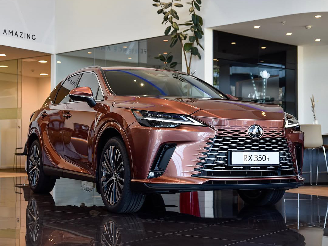 Lexus RX hybrid 2025 giá dự kiến từ 3,5 tỷ đồng tại Việt Nam, dễ bán tháng sau, cạnh tranh X5, Q7 bằng động cơ tiết kiệm như Vios- Ảnh 4. Lexus RX hybrid 2025 giá dự kiến từ 3,5 tỷ đồng tại Việt Nam, dễ bán tháng sau, cạnh tranh X5, Q7 bằng động cơ tiết kiệm như Vios- Ảnh 4.