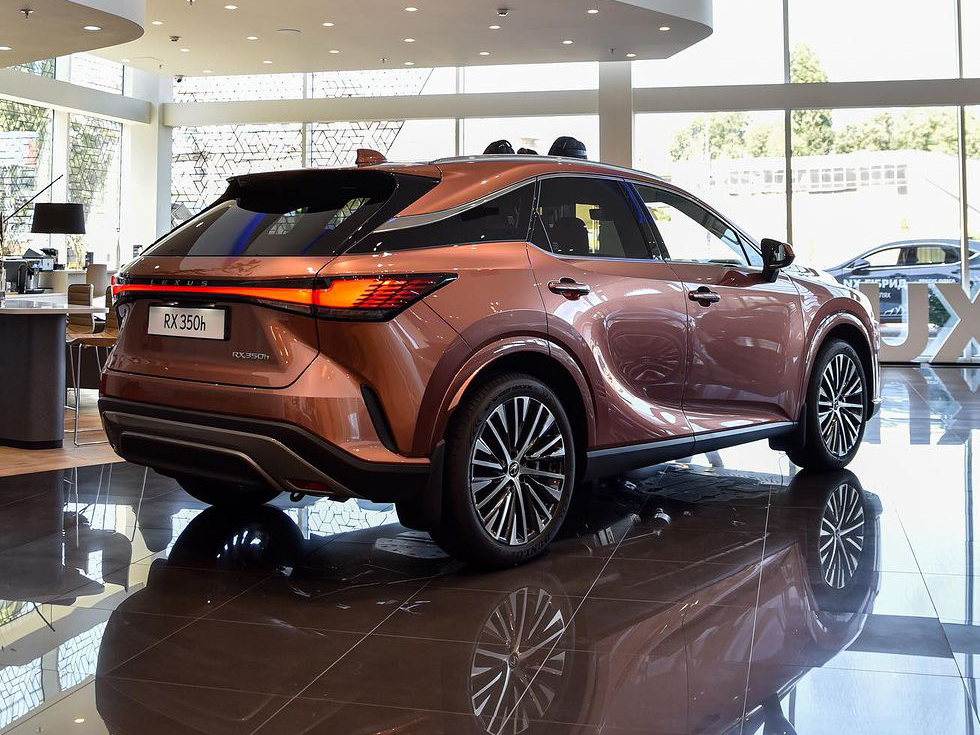 Lexus RX hybrid 2025 giá dự kiến từ 3,5 tỷ đồng tại Việt Nam, dễ bán tháng sau, cạnh tranh X5, Q7 bằng động cơ tiết kiệm như Vios- Ảnh 5. Lexus RX hybrid 2025 giá dự kiến từ 3,5 tỷ đồng tại Việt Nam, dễ bán tháng sau, cạnh tranh X5, Q7 bằng động cơ tiết kiệm như Vios- Ảnh 5.